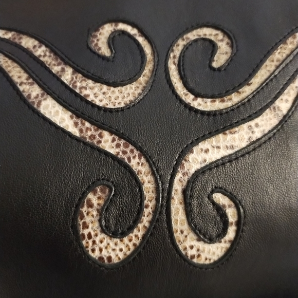 Milwaukee Black Leather Motorcycle Jacket Women’s Size Medium - Picture 3 of 16